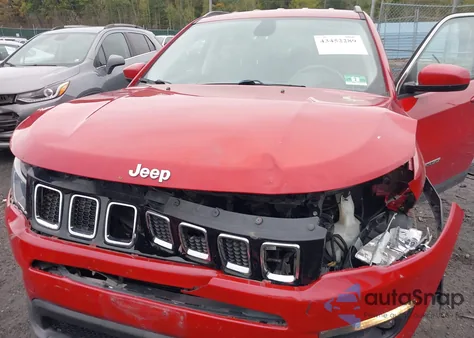 2018 Jeep Compass Latitude 4X4 из США, поврежденный, VIN 3C4NJDBB7JT314337